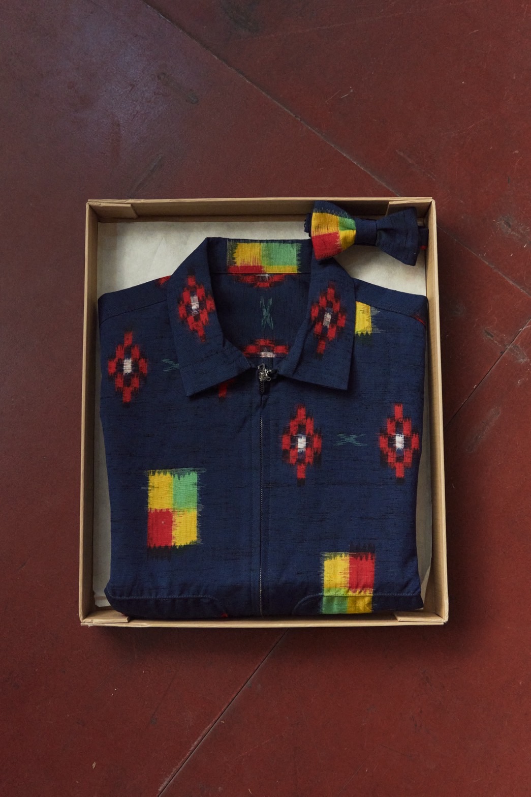 Boxed indigo kasuri shirt jacket with a bow tie